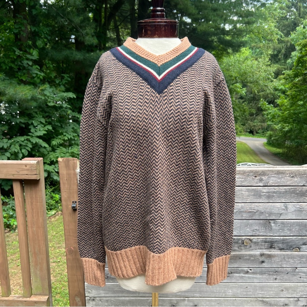 Whoau California Dream V-neck chevron print knit wool blend sweater